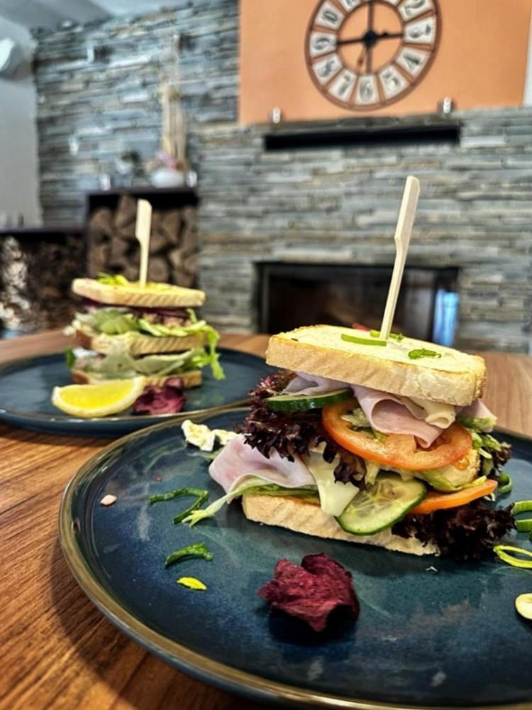 Restaurace A Penzion Lutena Dolni Lutyne Luaran gambar