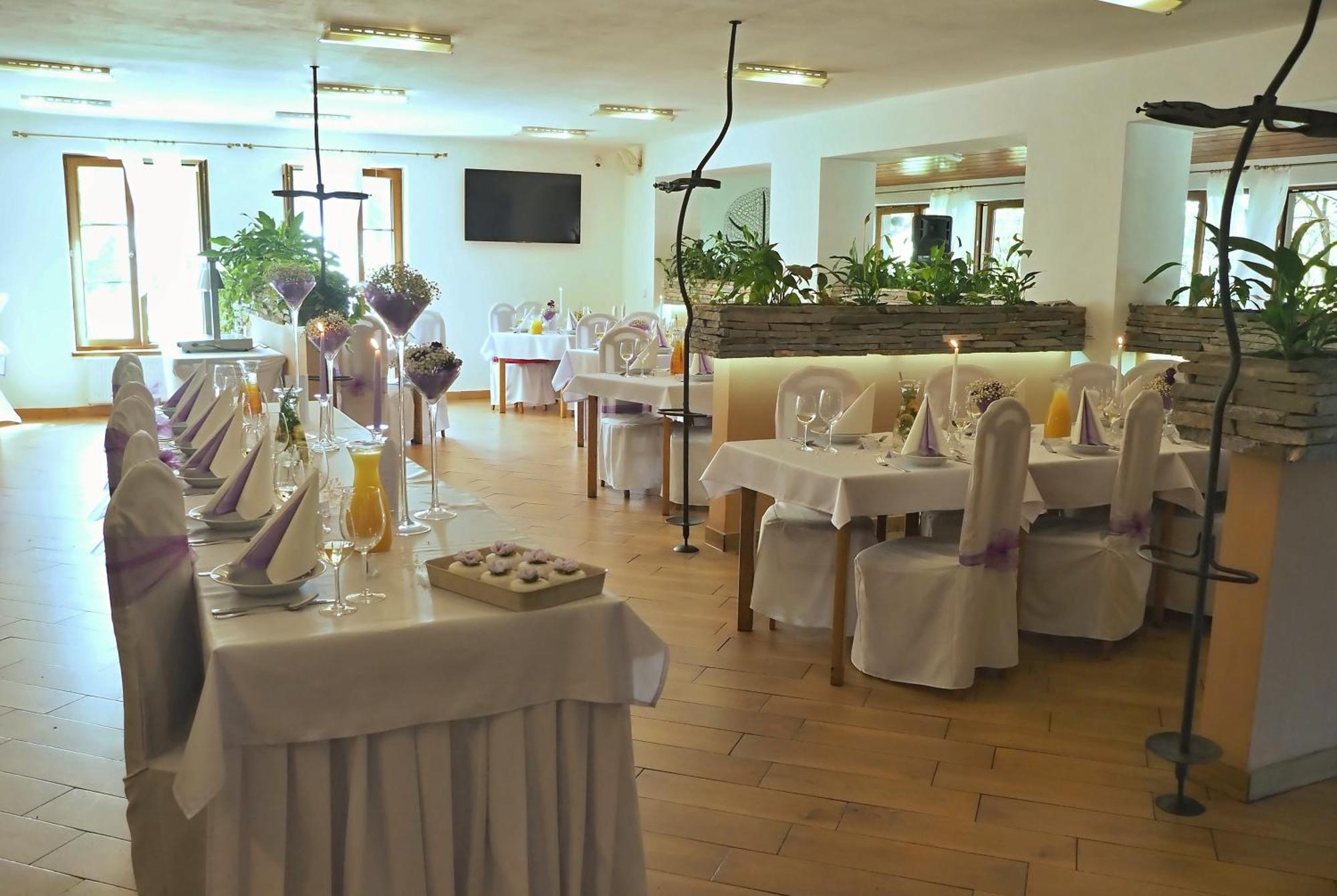 Restaurace A Penzion Lutena Dolni Lutyne Luaran gambar