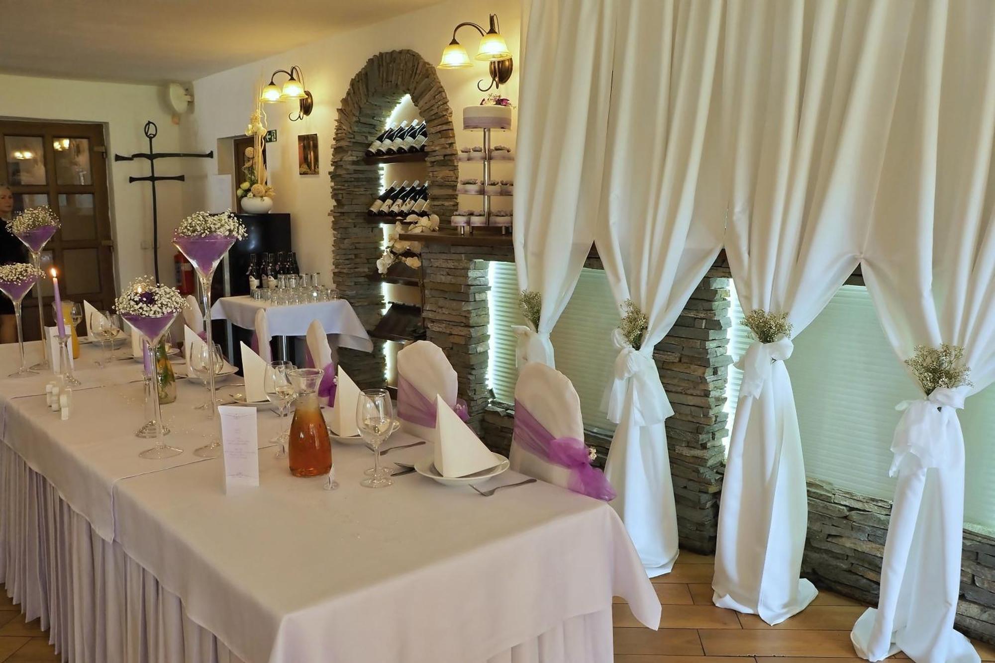 Restaurace A Penzion Lutena Dolni Lutyne Luaran gambar